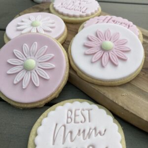 Daisy Decorated Mother's Day Gift Shortbread Biscuits - Pink Aubergine Branded Bakes
