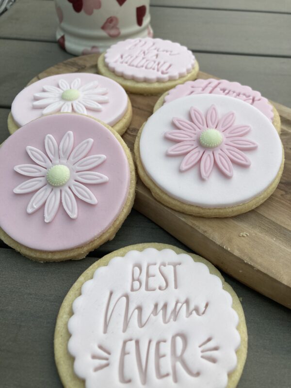 Daisy Decorated Mother's Day Gift Shortbread Biscuits - Pink Aubergine Branded Bakes